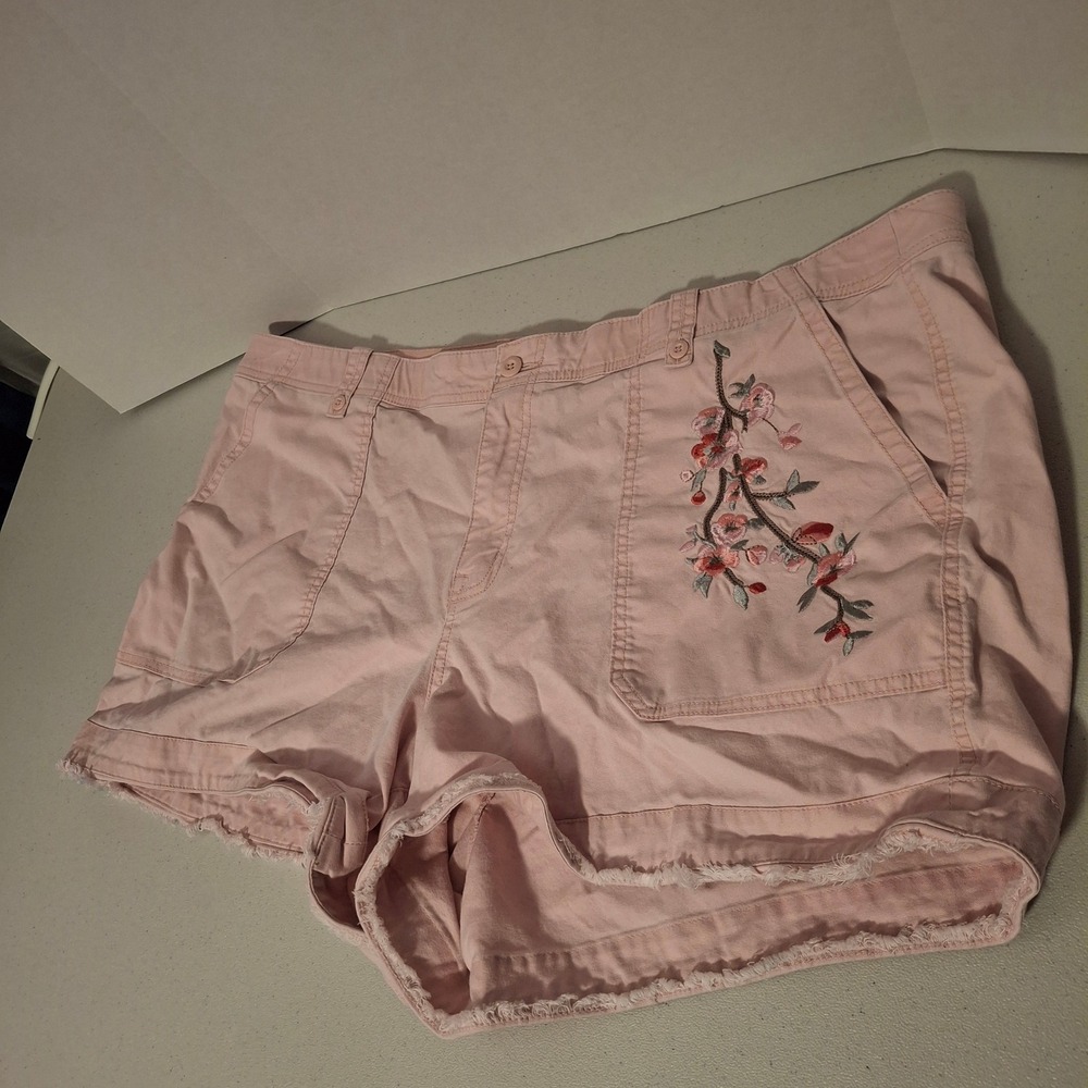 Lane Bryant‎ Womens Size 26 Pink Embroidered Denim Shorts Distressed Frayed Hem
